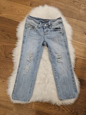 Vintage Low Rise Classic Light Blue Distressed Women’s Capris